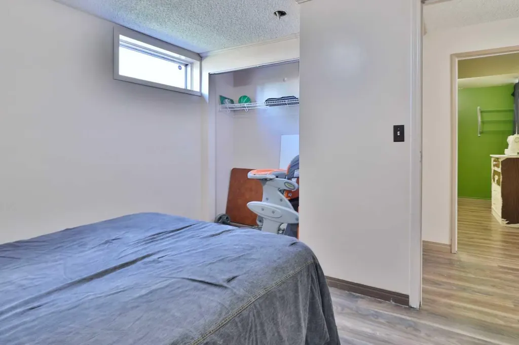3305 Erickson Drive Camrose AB T4V 3X1