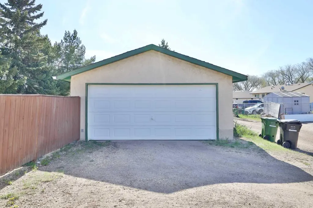 3305 Erickson Drive Camrose AB T4V 3X1