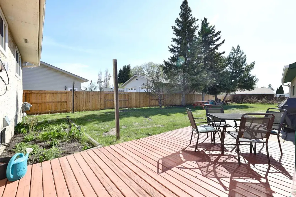 3305 Erickson Drive Camrose AB T4V 3X1