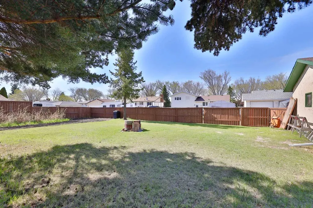 3305 Erickson Drive Camrose AB T4V 3X1