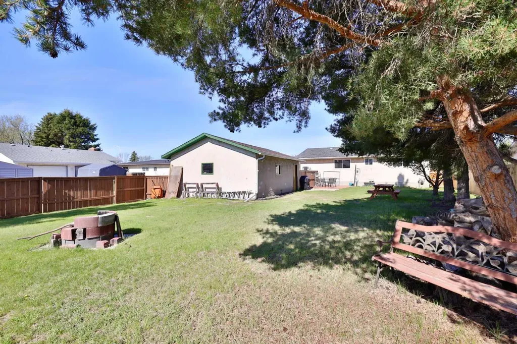 3305 Erickson Drive Camrose AB T4V 3X1