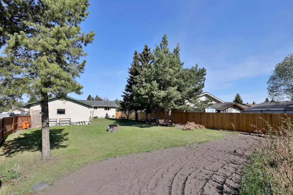 3305 Erickson Drive Camrose AB T4V 3X1