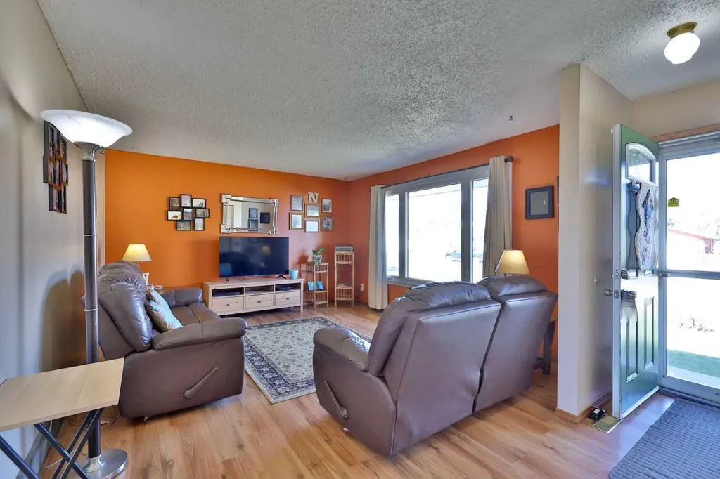 3305 Erickson Drive Camrose AB T4V 3X1