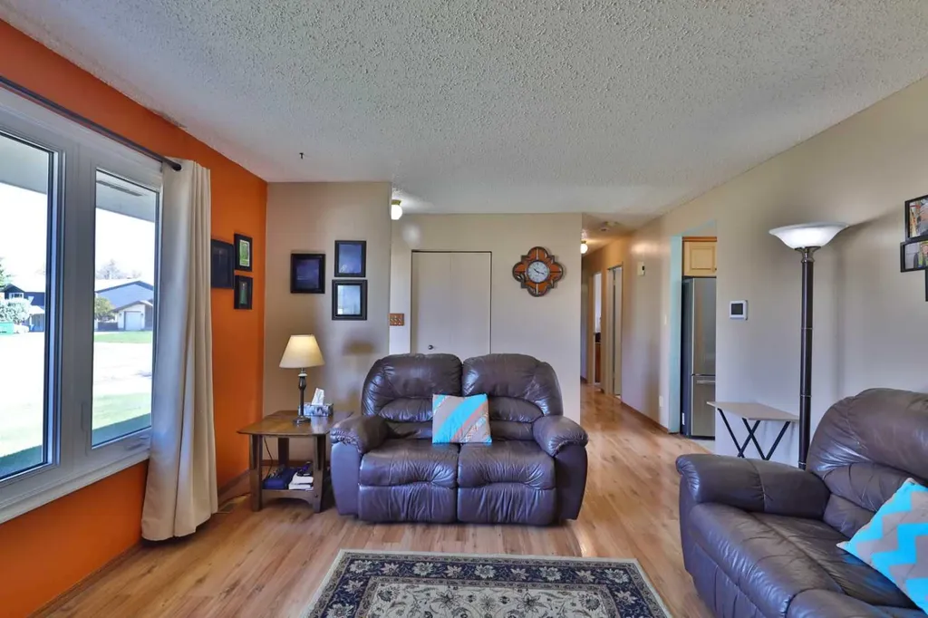 3305 Erickson Drive Camrose AB T4V 3X1