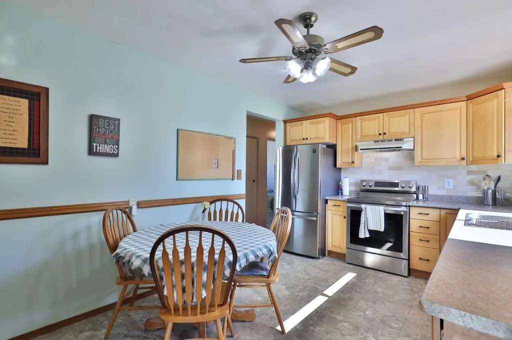 3305 Erickson Drive Camrose AB T4V 3X1