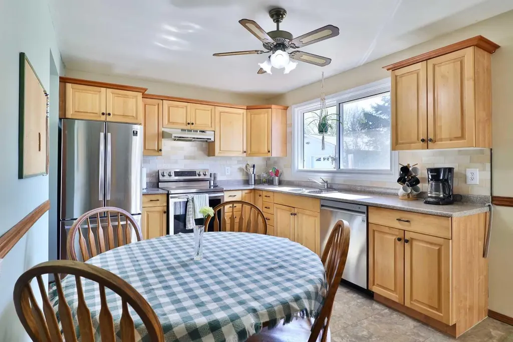 3305 Erickson Drive Camrose AB T4V 3X1