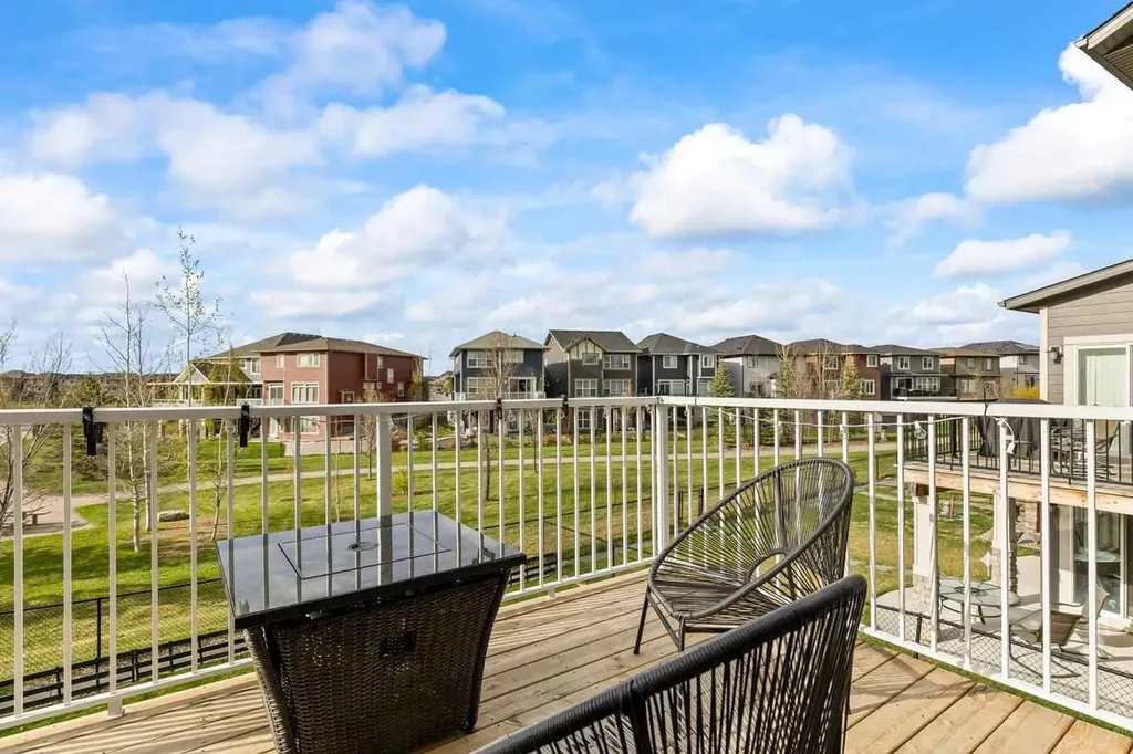 68 Legacy Manor SE Calgary AB T2x 2E9