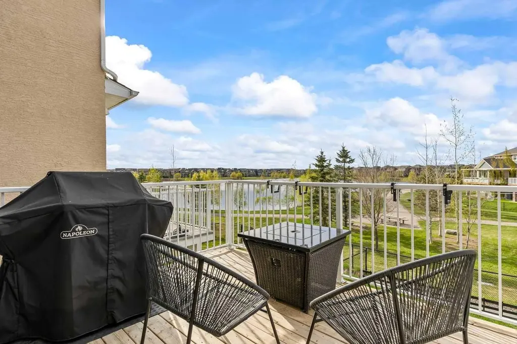 68 Legacy Manor SE Calgary AB T2x 2E9