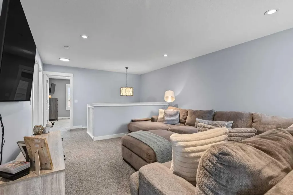68 Legacy Manor SE Calgary AB T2x 2E9