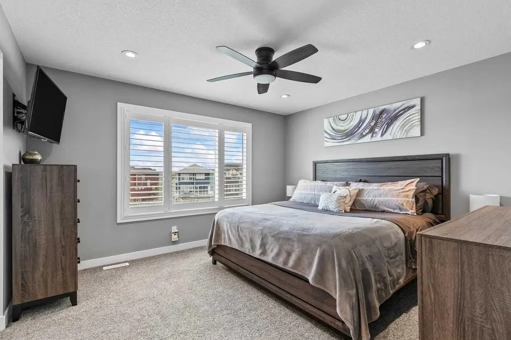 68 Legacy Manor SE Calgary AB T2x 2E9