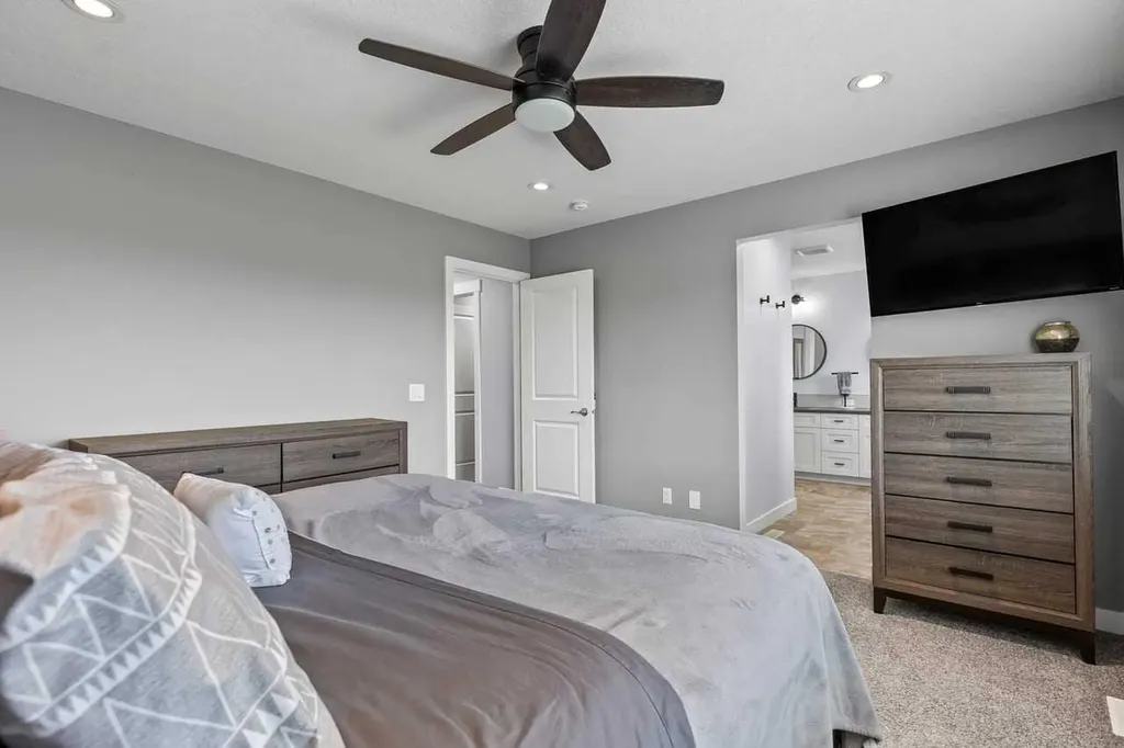 68 Legacy Manor SE Calgary AB T2x 2E9