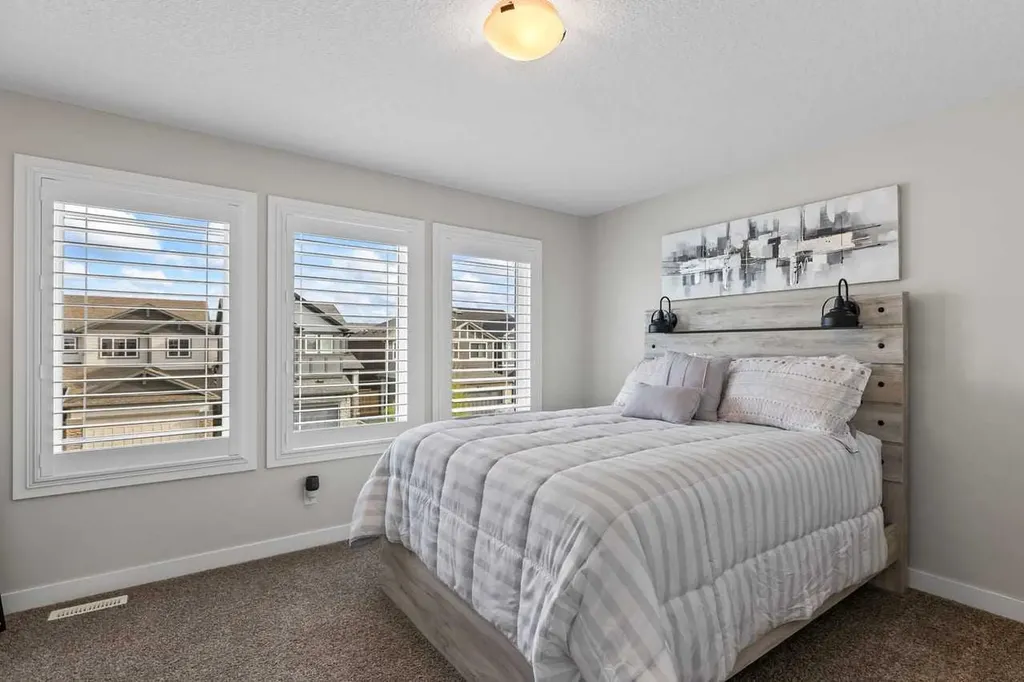 68 Legacy Manor SE Calgary AB T2x 2E9