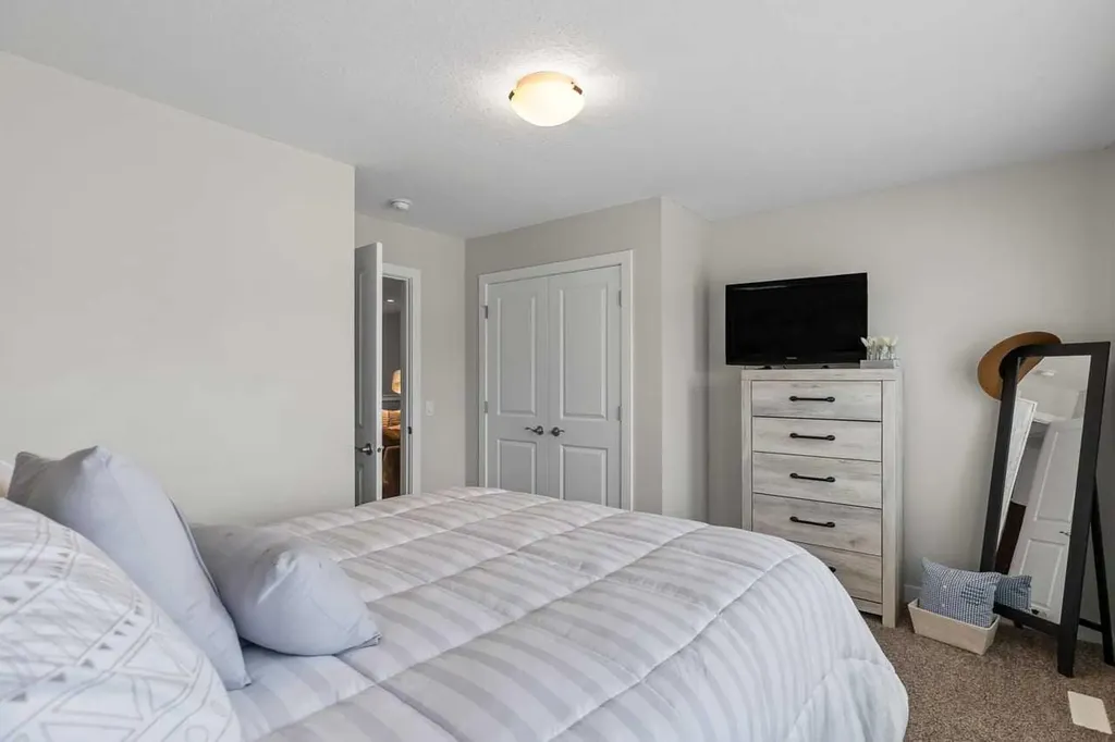 68 Legacy Manor SE Calgary AB T2x 2E9