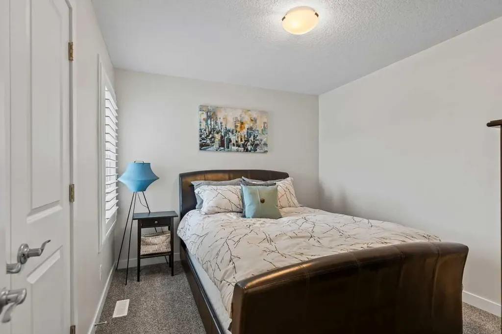 68 Legacy Manor SE Calgary AB T2x 2E9