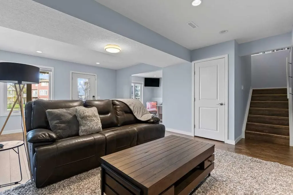 68 Legacy Manor SE Calgary AB T2x 2E9