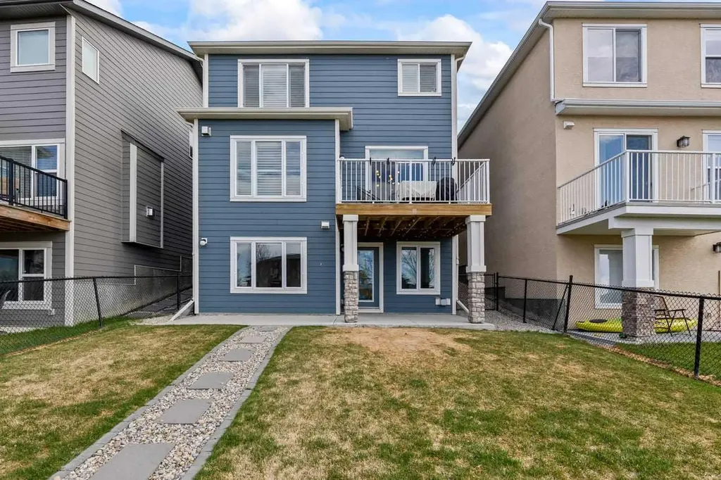 68 Legacy Manor SE Calgary AB T2x 2E9