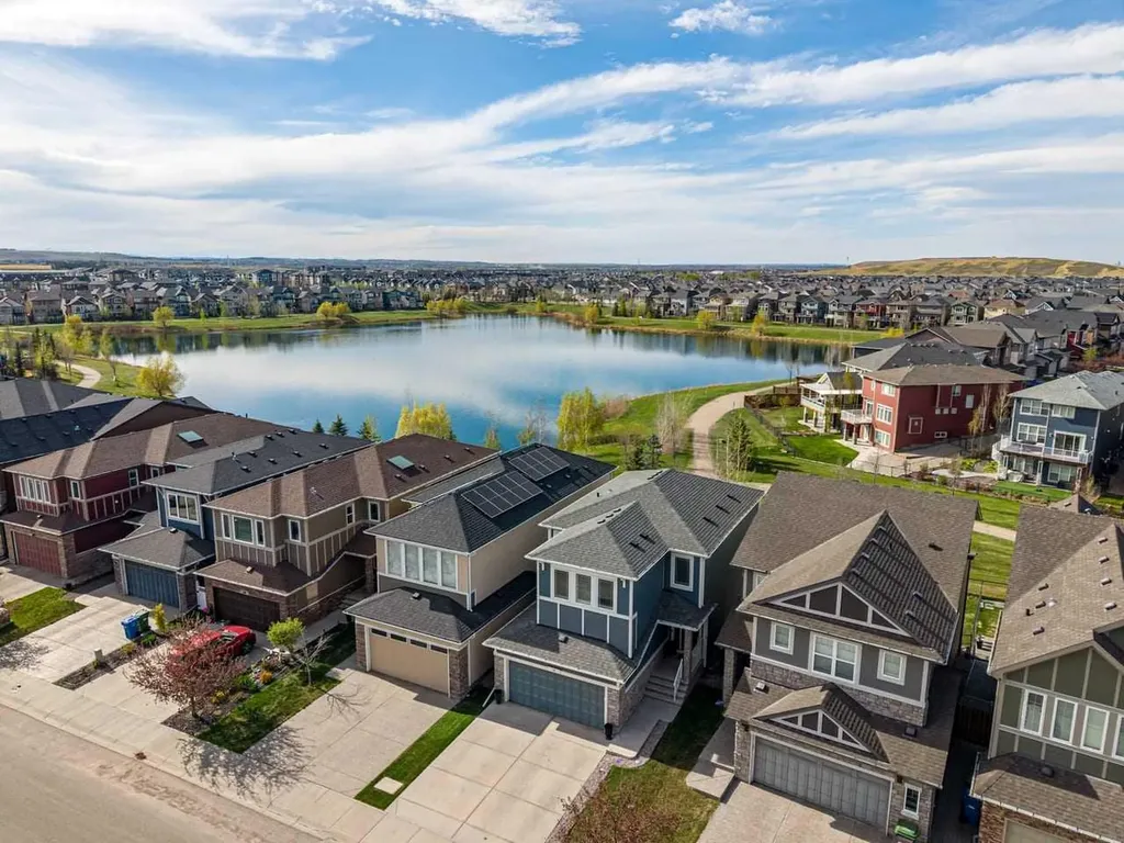68 Legacy Manor SE Calgary AB T2x 2E9