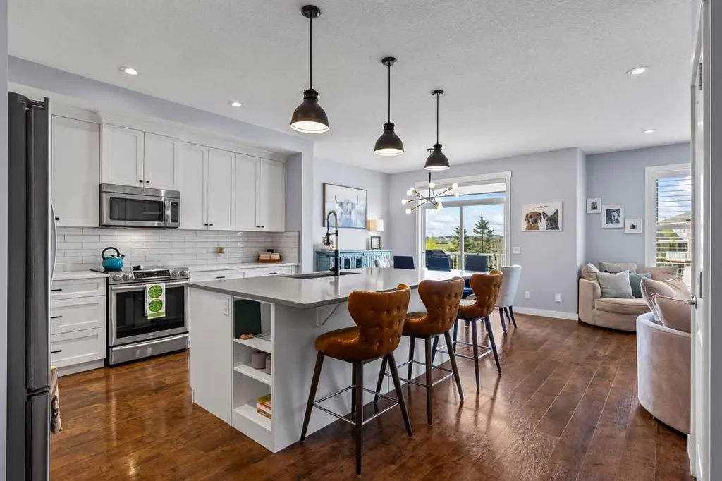68 Legacy Manor SE Calgary AB T2x 2E9