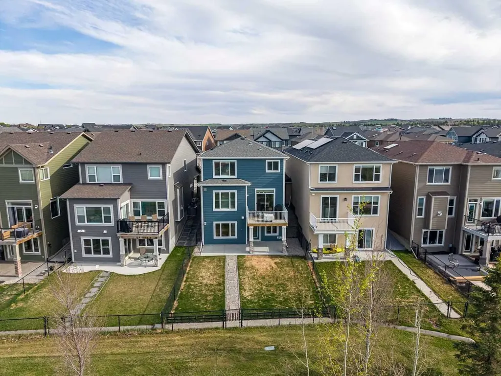 68 Legacy Manor SE Calgary AB T2x 2E9