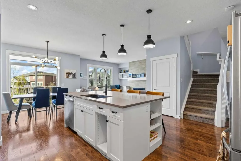 68 Legacy Manor SE Calgary AB T2x 2E9