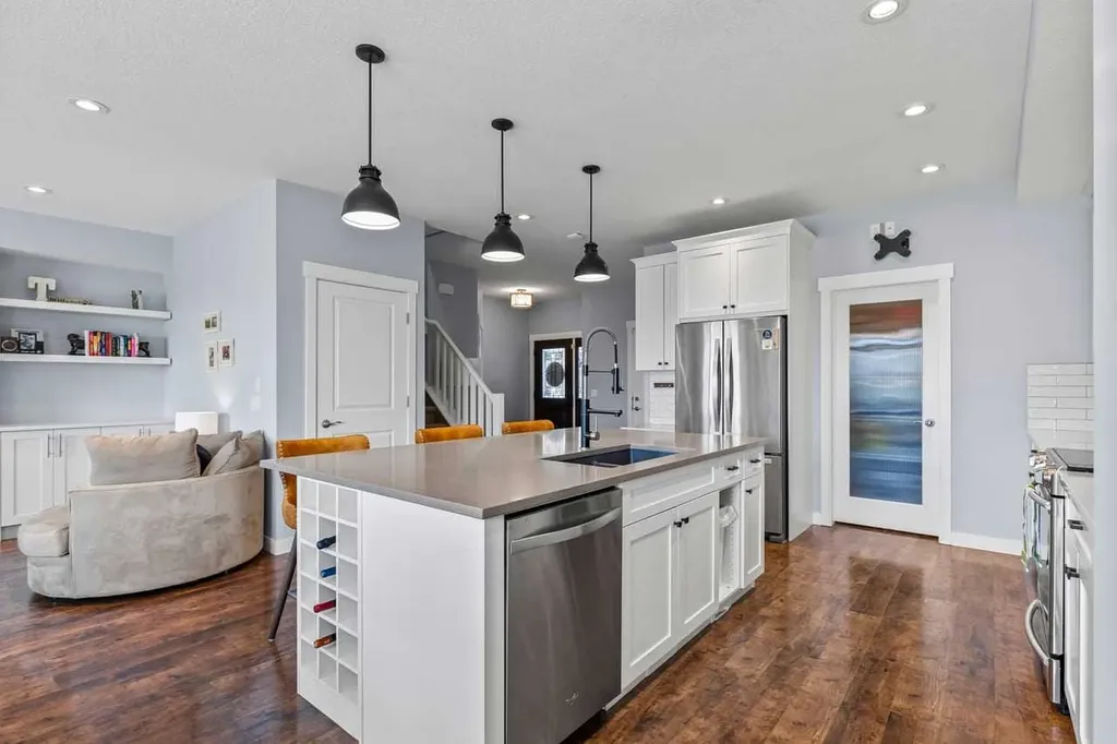68 Legacy Manor SE Calgary AB T2x 2E9