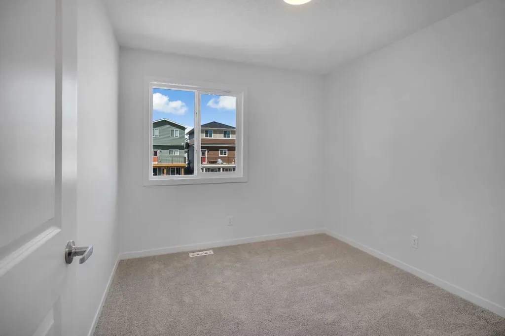541 Bayview Street SW Airdrie AB T4B 5M4