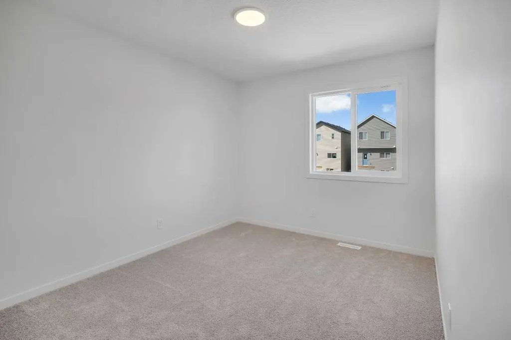 541 Bayview Street SW Airdrie AB T4B 5M4