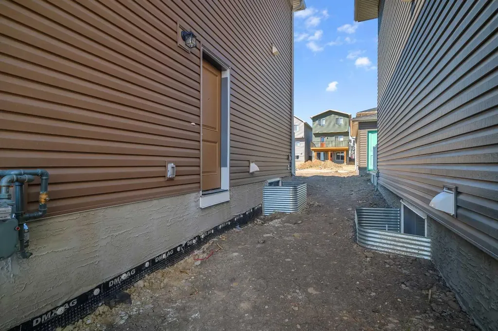541 Bayview Street SW Airdrie AB T4B 5M4