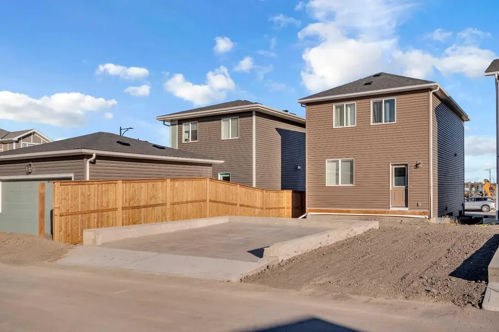 541 Bayview Street SW Airdrie AB T4B 5M4