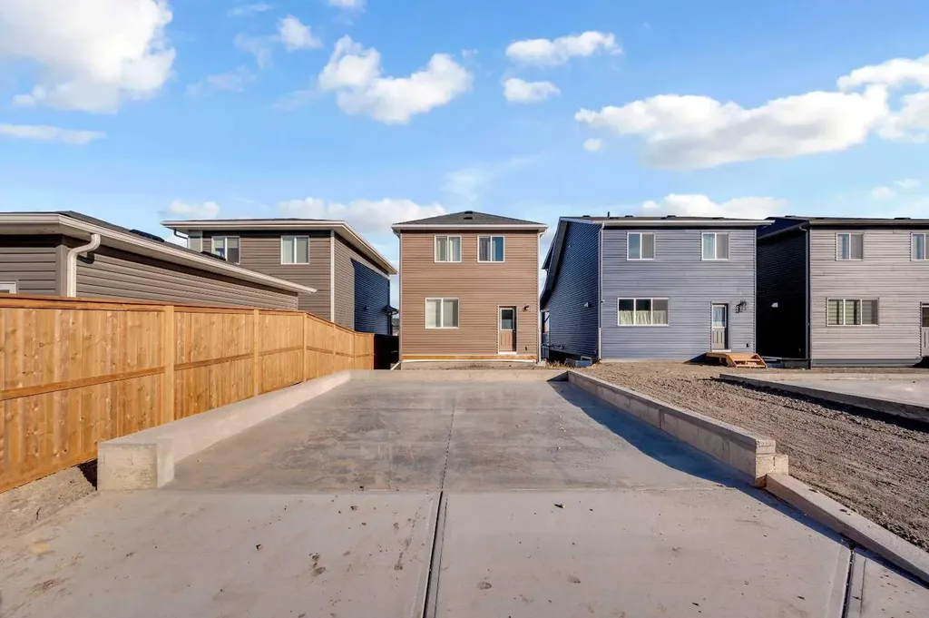 541 Bayview Street SW Airdrie AB T4B 5M4