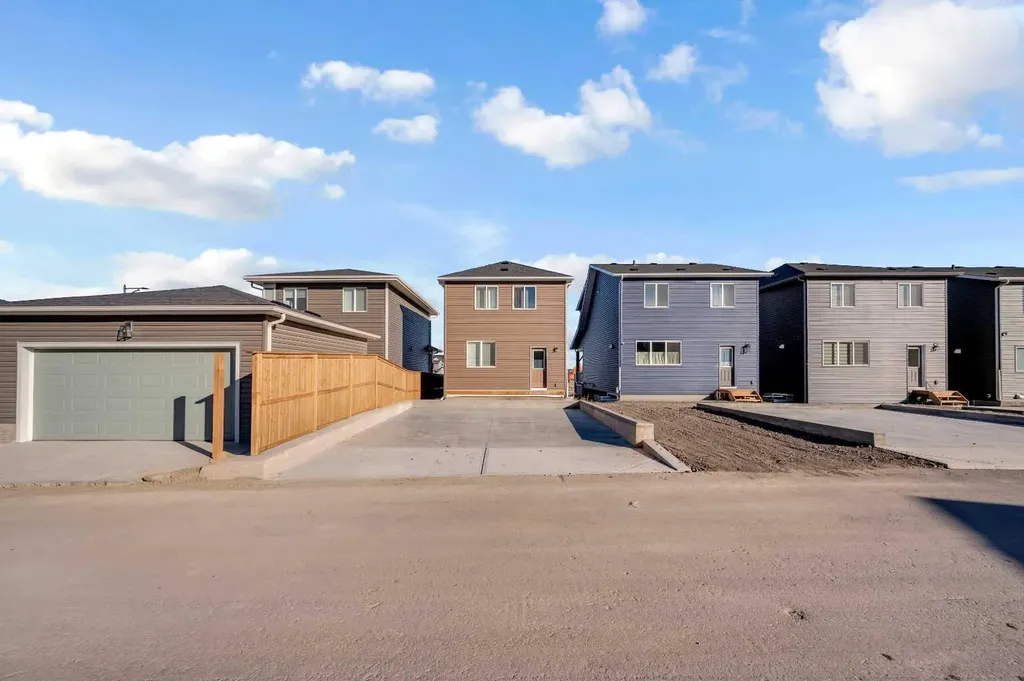 541 Bayview Street SW Airdrie AB T4B 5M4