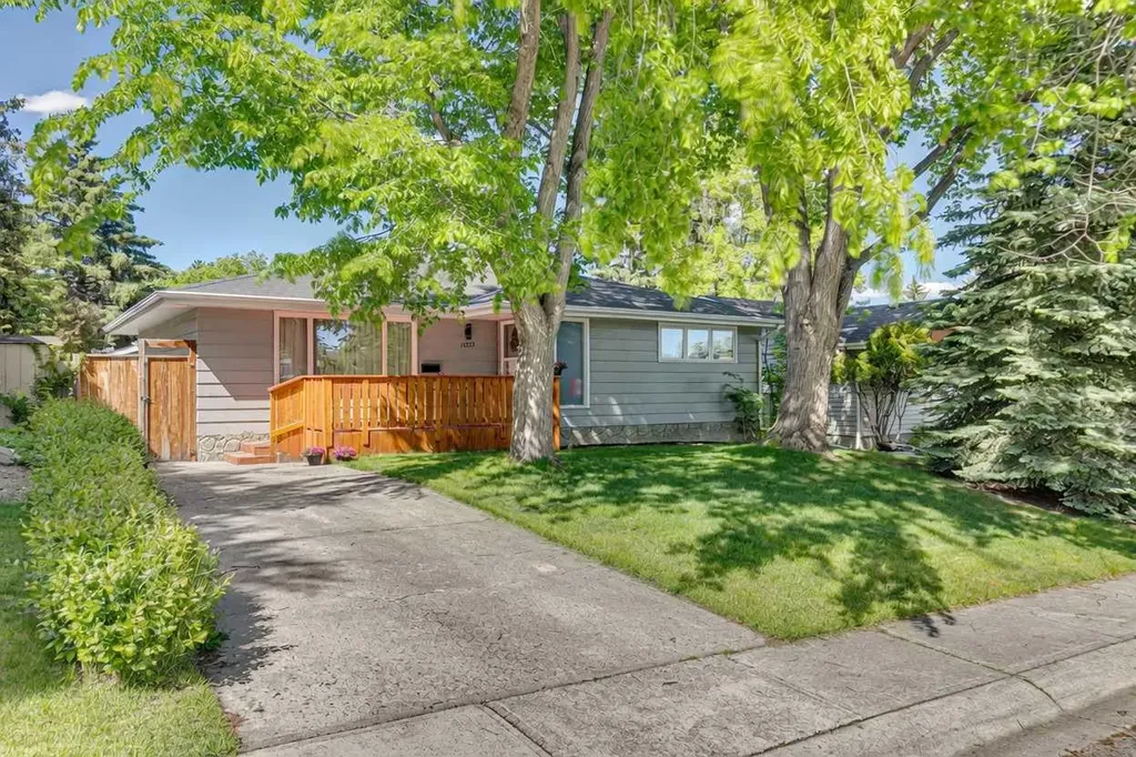 12223 Canfield Road SW Calgary AB T2W 1J8