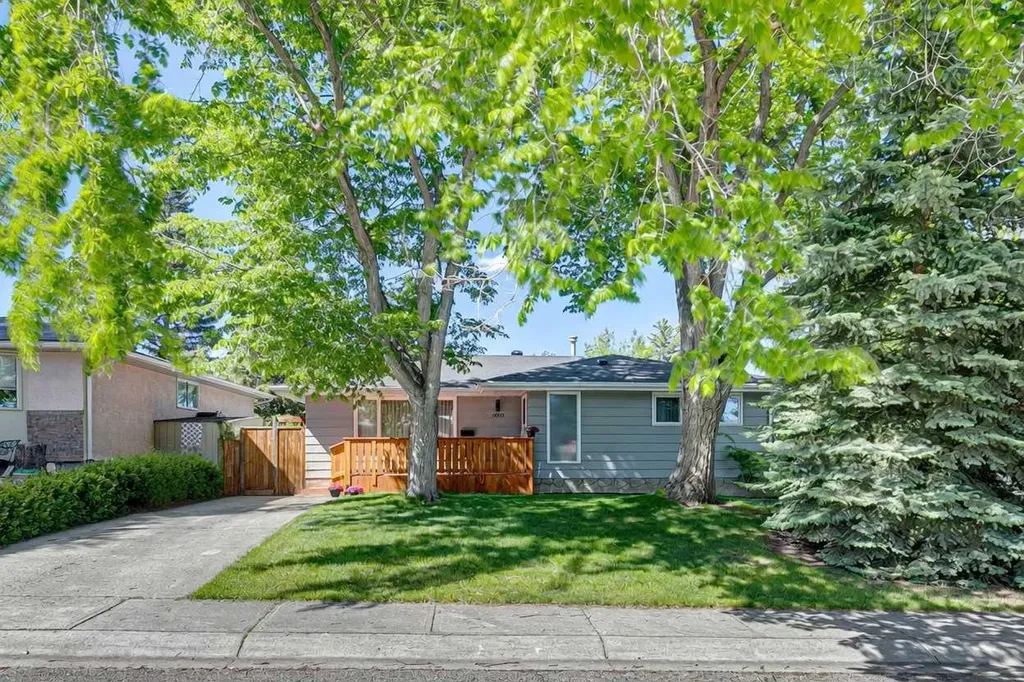 12223 Canfield Road SW Calgary AB T2W 1J8