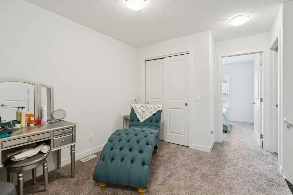 11 Evanscrest Mews NW Calgary AB T3P 0Y1