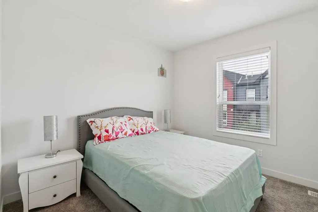11 Evanscrest Mews NW Calgary AB T3P 0Y1