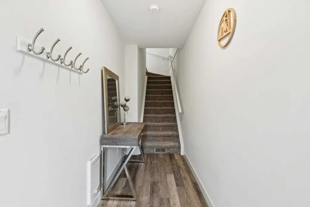 11 Evanscrest Mews NW Calgary AB T3P 0Y1