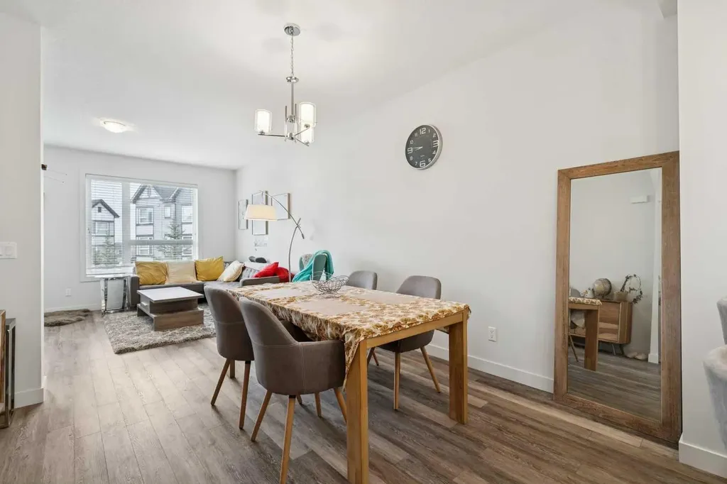 11 Evanscrest Mews NW Calgary AB T3P 0Y1