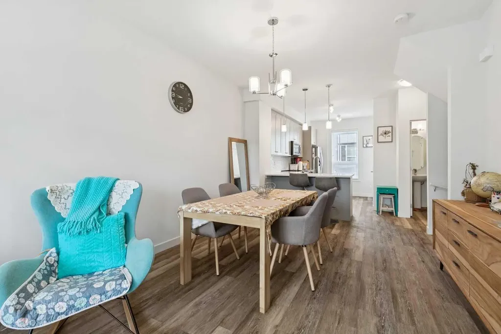 11 Evanscrest Mews NW Calgary AB T3P 0Y1