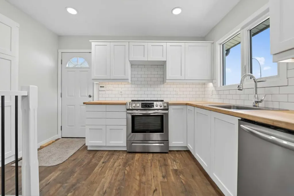 434 12 Avenue N Lethbridge AB T1H 1P3