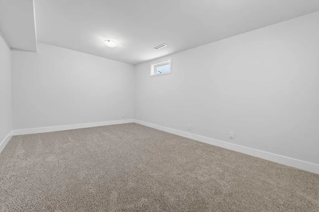 434 12 Avenue N Lethbridge AB T1H 1P3