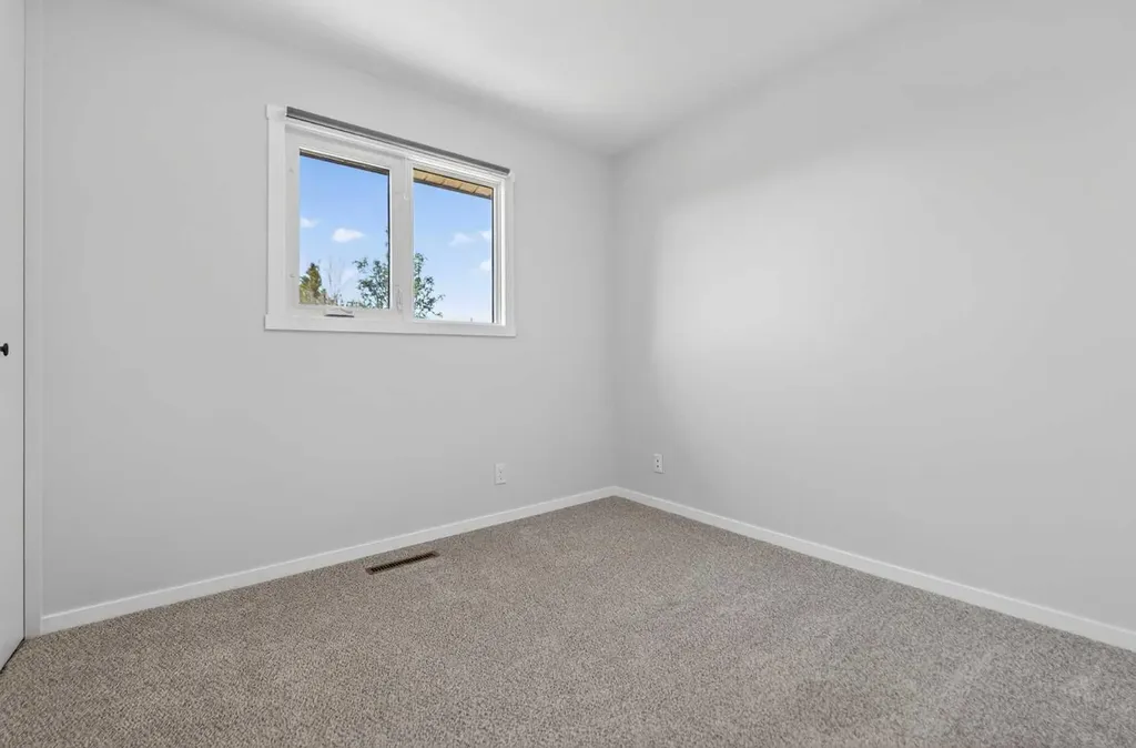 434 12 Avenue N Lethbridge AB T1H 1P3