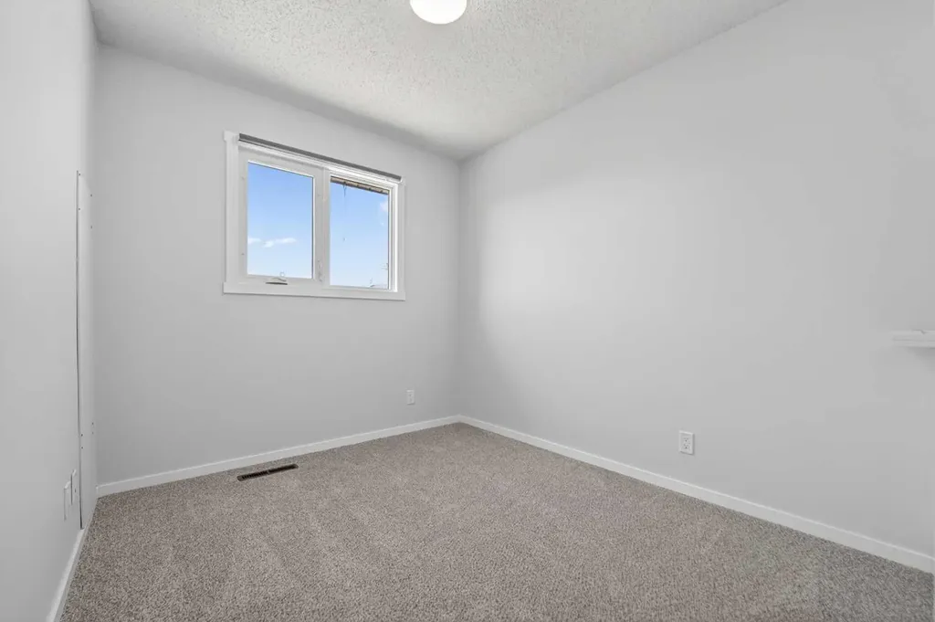 434 12 Avenue N Lethbridge AB T1H 1P3