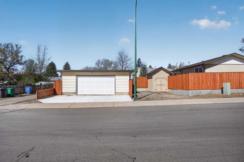 434 12 Avenue N Lethbridge AB T1H 1P3