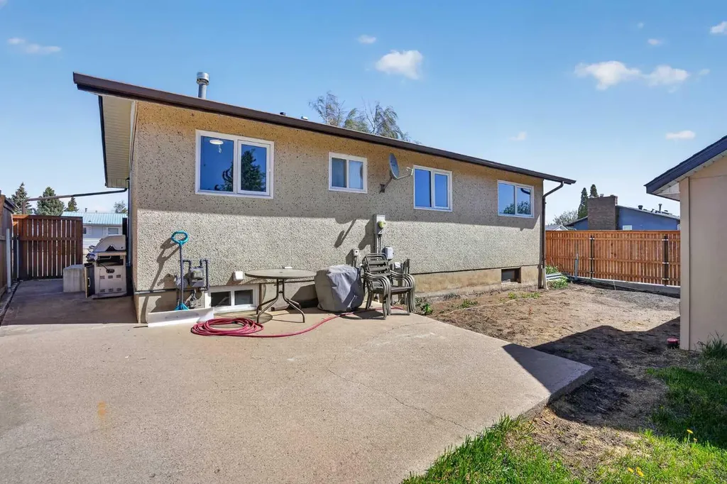 434 12 Avenue N Lethbridge AB T1H 1P3