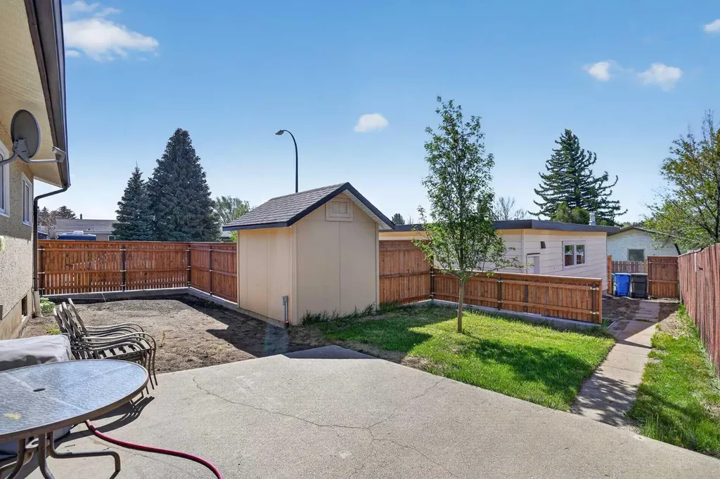 434 12 Avenue N Lethbridge AB T1H 1P3
