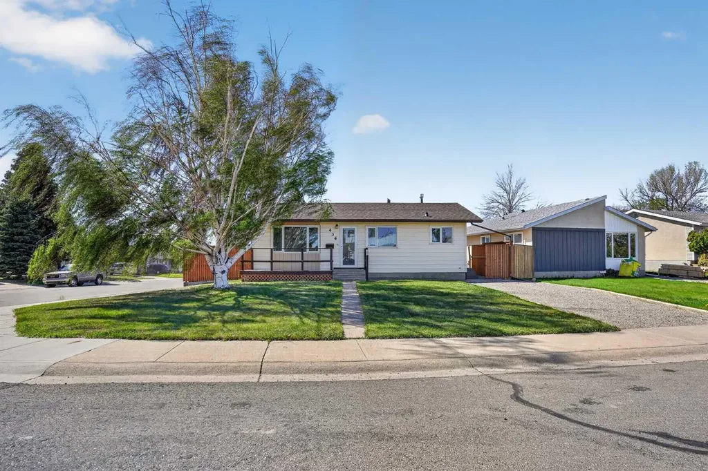 434 12 Avenue N Lethbridge AB T1H 1P3