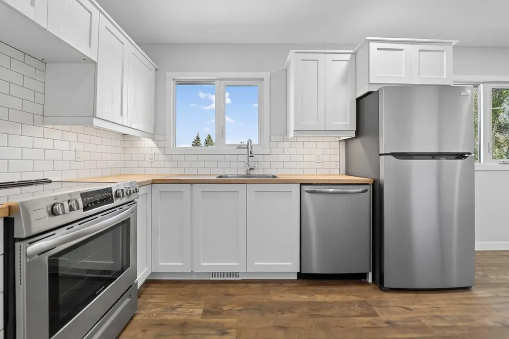 434 12 Avenue N Lethbridge AB T1H 1P3