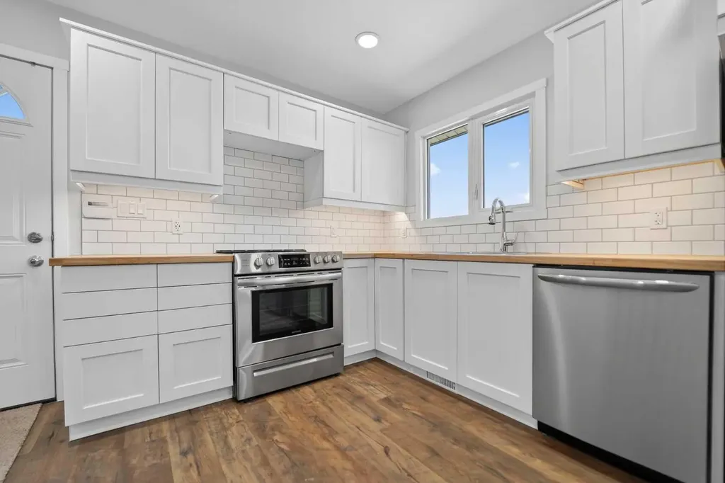 434 12 Avenue N Lethbridge AB T1H 1P3