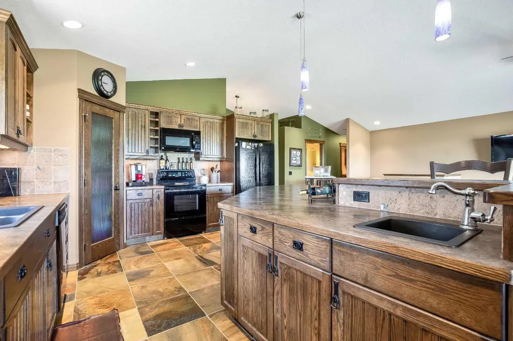 37 Wyndham Park Way Carseland AB T0J 0M0