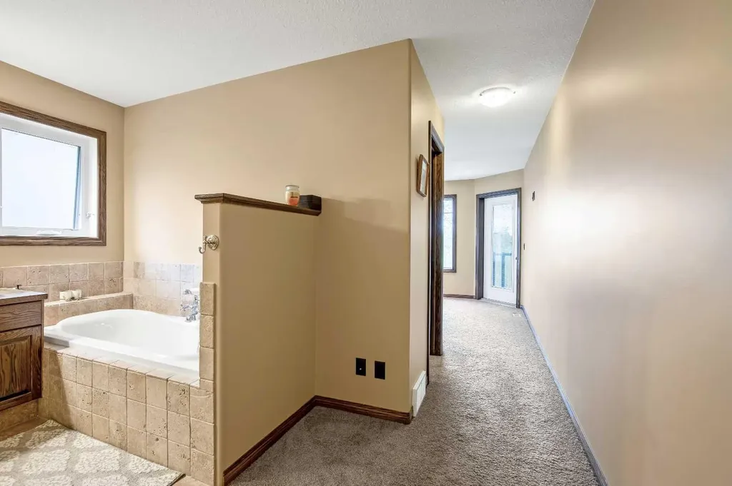 37 Wyndham Park Way Carseland AB T0J 0M0